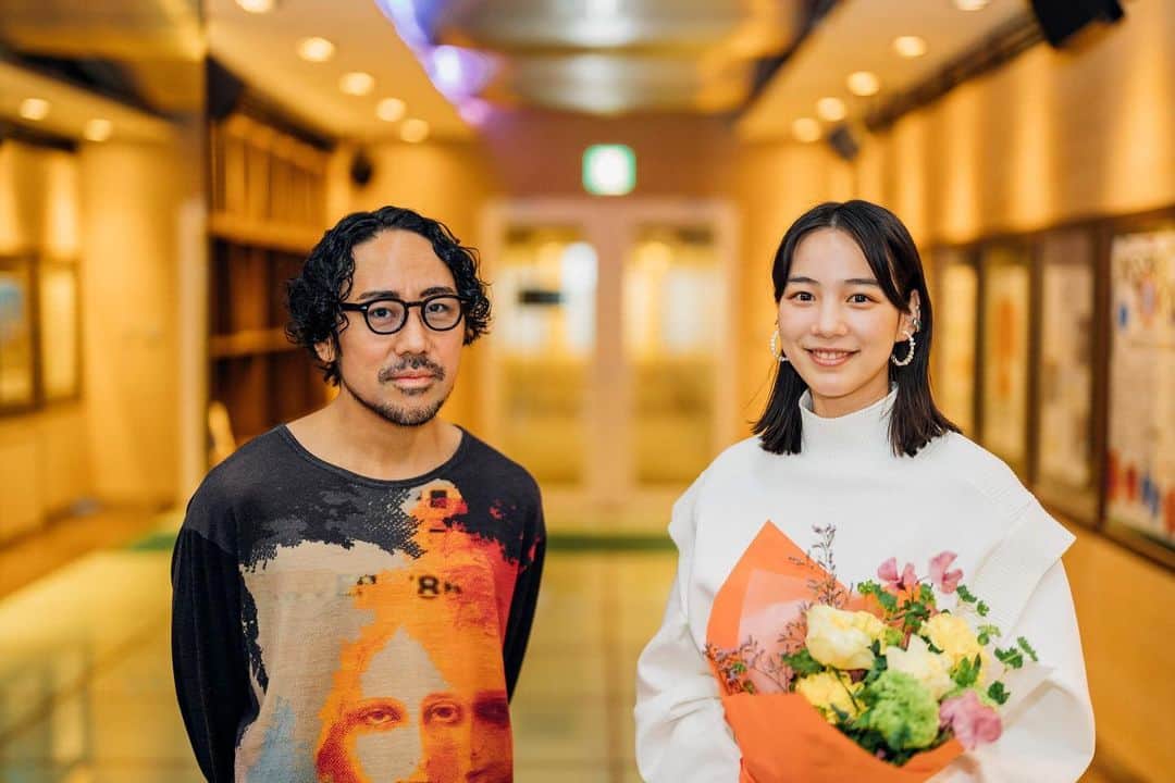 家入一真のインスタグラム：「本日3/19 23:00- のんさん @non_kamo_ne のラジオにゲストとして出ます。ちょうど4年前の今頃、初めて実施するCAMPFIREのTV CMに、常に新しいことにチャレンジし続けるのんさんにどうしても出演いただきたくオファーさせていただきました。女優として、歌手として、作家として、さまざまな顔を持ち活躍されるのんさんと、こうしてまた、ご縁がありゆっくりお話出来て嬉しかったです。  最近は長距離運転することも多くラジオを流しっぱなしにしてるのですが、やはりラジオは聴くのも話すのも大好きです。また番組持ちたいなあ。  2023年3月19日(日)23:00-24:00 J-wave PODCAST連動プログラム 「TOPPAN INNOVATION WORLD ERA」  #jwave @jwave813  #jwave813  #toppan_innovation_world_era @iwera813  #のん  @non_kamo_ne」