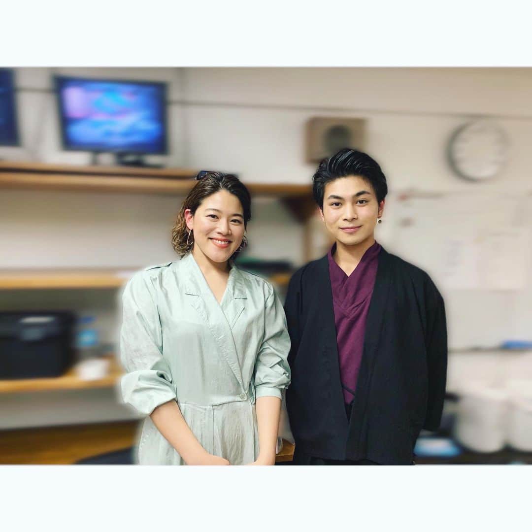 ひゅうがさんのインスタグラム写真 - (ひゅうがInstagram)「先日、僕が主演を務めさせて頂いたドラマ 「月食の夜は」の、主題歌を歌ってくださっている、 #優河with魔法バンド さんのライブに行って参りました！  由緒ある銕仙会能楽堂でのライブで、 厳格な雰囲気の中に響く、 優河さんの透き通っていて且つ力強さもある歌声と、 魔法バンドの皆様の魂の籠ったサウンドに本当に感動しっぱなしでした！  そして何より、#優河 さんがものすごくライブを楽しんでらっしゃる姿が、鮮烈に目に焼き付きました！  こんなにも、”音”を楽しんでいらっしゃる方々が、主題歌/音楽を担当してくださるドラマに、主演として出演させて頂き、本当に光栄です！！  皆様もぜひ！優河with魔法バンドさんの曲をお聴きください！  会場で、相澤一樹監督や脚本家の竹川春菜先生、 そして共演した #外原寧々 さんにもお会いできました！！  素敵な”魔法”のような一夜でした！  第46回 #創作テレビドラマ大賞　 『 #月食の夜は 』 3/25 #NHK 総合よる10時放送  主題歌 『 #光のゆくえ 』 優河with魔法バンド @__y_u_g_a__   #スターダストプロモーション #スターダスト #スタダ #スタダ1  #吉田日向」3月19日 14時21分 - hyuganow