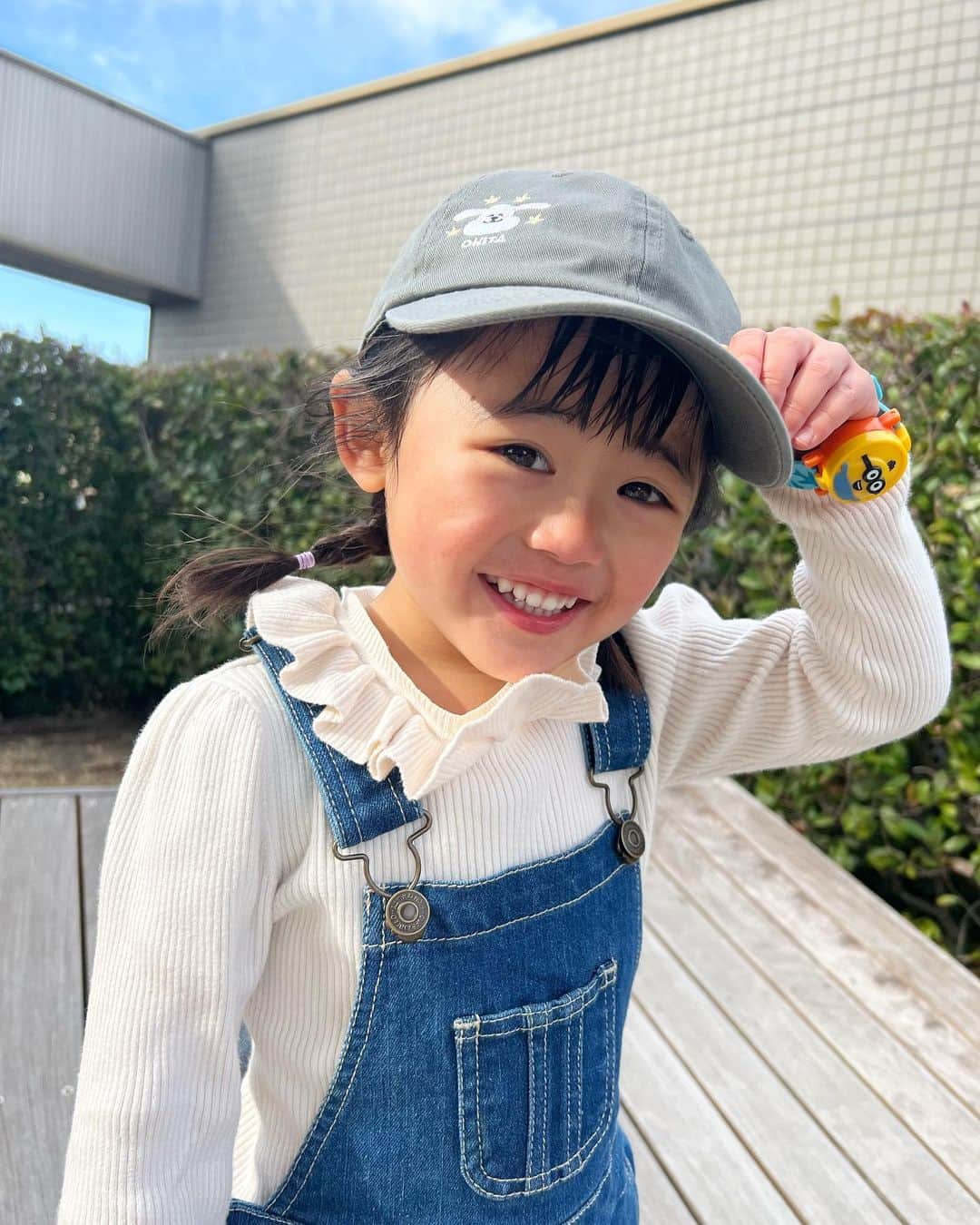 川畑ありささんのインスタグラム写真 - (川畑ありさInstagram)「@ohaasaofficial ✖︎ @kobe_lettuce 🥬 おはよう朝日のおき太くん🐰コラボの帽子が本日より神戸レタス公式サイトにて販売開始📢💕  大人とお揃い🤍🤍  にこ太郎がモデルさせてもろたんやけど、気に入りすぎてたのでにこなづにリアルバイしました💙🐰  にこ太郎が商品ページにもちょこちょこいるのでみてあげて下さい🤣w おやつを目当てにノリノリで頑張ってました🤣  社長からも褒めて頂いたので母、一安心です😮‍💨😮‍💨♡  #親子コーデ #親子#女の子#女の子ベビー #女の子ママ #ママコーデ#コーデ#コーディネート#code#coordinate #おはよう朝日です #おは朝 #kobelettuce #神戸レタス#レタジョ」3月19日 14時41分 - princess_arisa