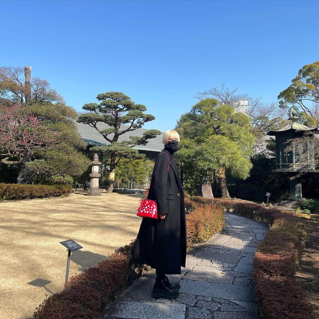 シェンのインスタグラム：「いつも前通ってるけど、意外と入ったことがない根津美術館🌳癒されました✨」