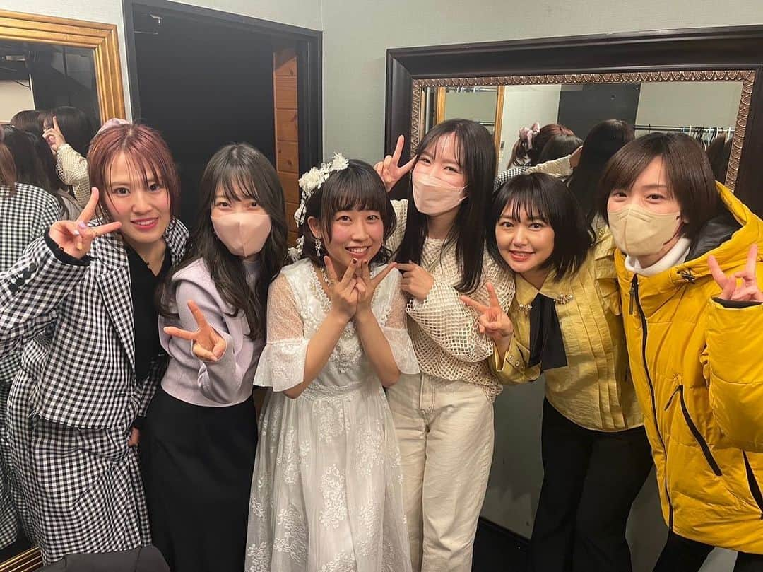 桜愛美のインスタグラム：「ラストステージ✨✨ ありがとうございました！！ まりな、ちせいさん💓 出演してくれて、コラボ曲歌ってくれて🥺 本当にありがとうございましたー！！とってもしあわな空間でした✨ まわりの方の支えがあったからこそ、ここまで活動することができました！ ジョブ・ネットの皆様！ IQプロジェクトの皆様！ ありがとうございました✨ 今後はフリーで活動するのですが、歌だけではなく… 更に視野を広げて、いろんなことに自由にチャレンジしていきたいと思ってます✨ 新しい道も応援していただけると嬉しいです😆✨ また会いましょー！！  そして、原さん・岸まゆさん・みくさんが駆けつけてくれた😊✨嬉しい💓 忙しい中、ありがとうございます！！  LinQメンバーからも 動画もらいました！！ ありがとう💓💓」