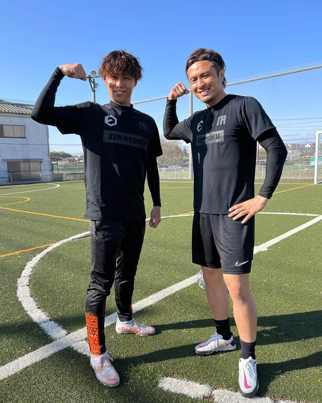 那須大亮さんのインスタグラム写真 - (那須大亮Instagram)「シゲとZENRYOKUポーズ⚽️笑  良い天気だ✨  #ZENRYOKU #リゼムしげ  #サッカー」3月19日 15時08分 - nasudaisuke_official