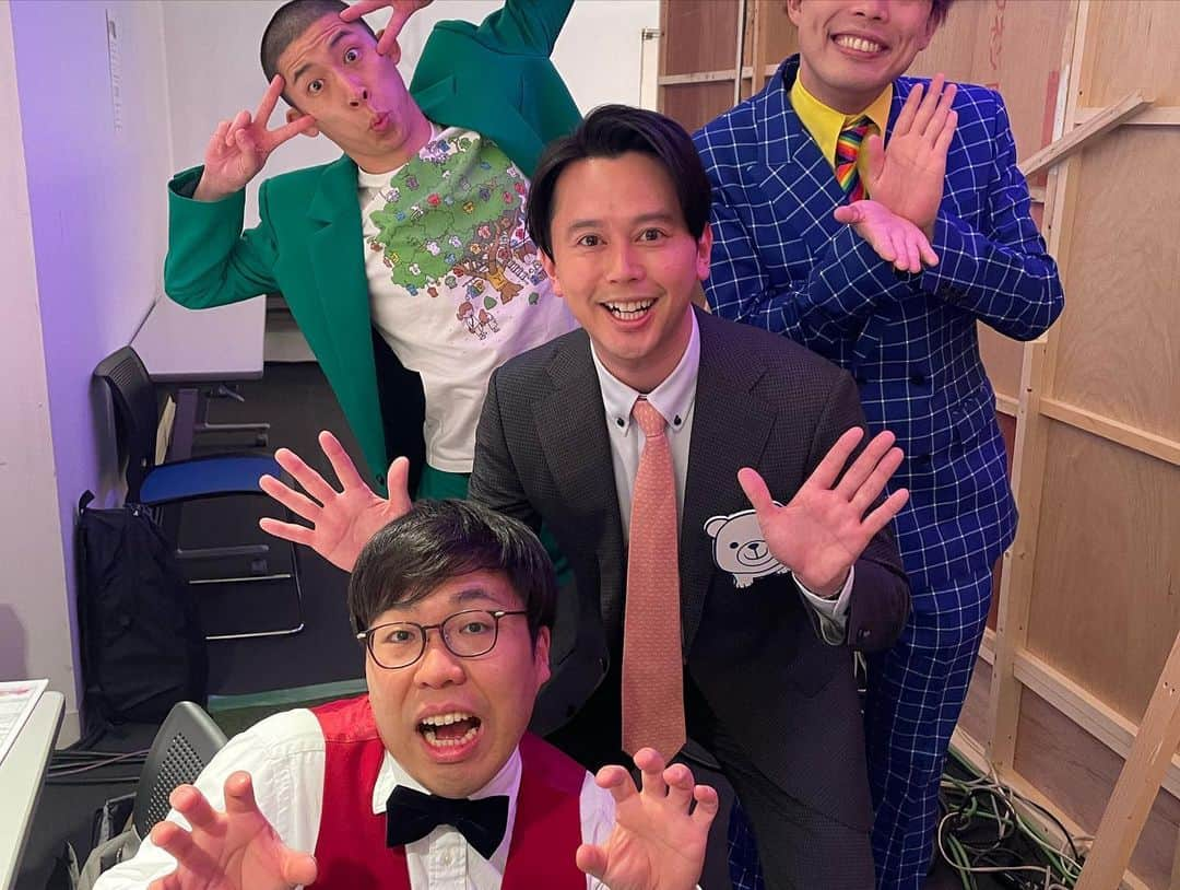 八木隆太郎さんのインスタグラム写真 - (八木隆太郎Instagram)「UHBの伝説番組「タカアンドトシのどぉーだ！」が14年の時を経て復活！ ご覧いただいた方ありがとうございました✨  あっという間のバラエティー生放送😂 新人の頃にレギュラー出演させてもらった番組に携われたのと、タカトシさん始め色んな方にお会いできて嬉しかったです。  番組が終わる時に書いてもらったサイン入りの 宝物のファイルを久しぶりに使えました♩  #タカアンドトシ #タカトシ #トータルテンボス #怪奇yesどんぐりrpg  #JRタワー #札幌駅 #uhb #タカトシランド」3月19日 15時46分 - ryutaroyagi0414