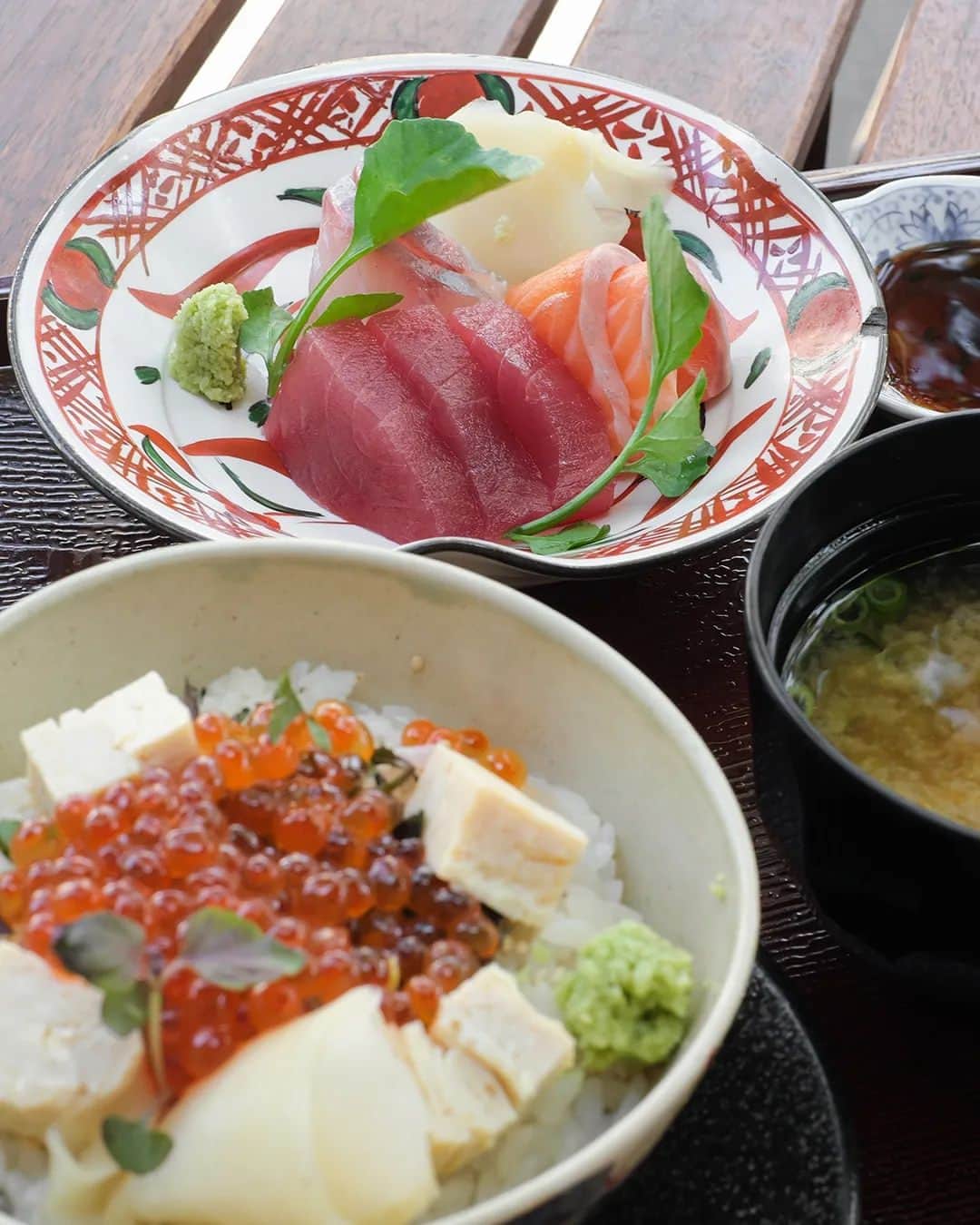 Erinaさんのインスタグラム写真 - (ErinaInstagram)「Ikura don + sashimi teishyoku (lunch set) at @myzakaya.surryhills  🍚🍣🍱🥣」3月19日 16時03分 - eliseaki