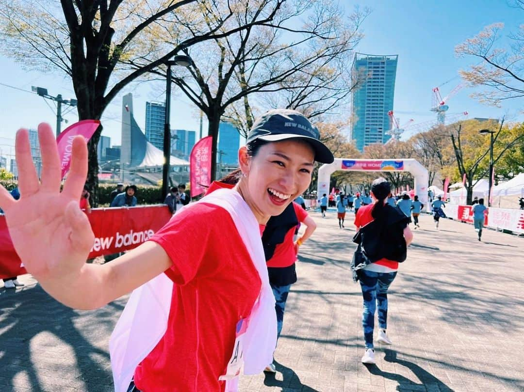 矢原里夏のインスタグラム：「🏃🏻‍♀️【Shibuya・Omotesando Women's Run 10K】 数年振りに渋谷表参道ウィメンズラン走らせて頂きました！久し振りのウィメンズランはトイレが綺麗！給水所も綺麗！皆のウェアも華やかで表参道を埋め尽くすランナーの光景が感激ものでした✨  一年で唯一、この大会だけが許された明治神宮内のランニングも最高に気持ち良くて楽しかった！  久し振りに集まったラムランメンバーでずっと近況報告とか話しながら走っててあっという間☺︎ やっぱり皆で走るの楽しいね！また練習再開しようね！ ご招待ありがとうございました！ special thanks #newbalance . . . . #渋谷表参道ウィメンズラン #渋谷表参道womensrun #ニューバランス　 #ランニング #ランニング女子 #ママランナー #run #RUNNING #shibuya #Omotesando #渋谷 #表参道」