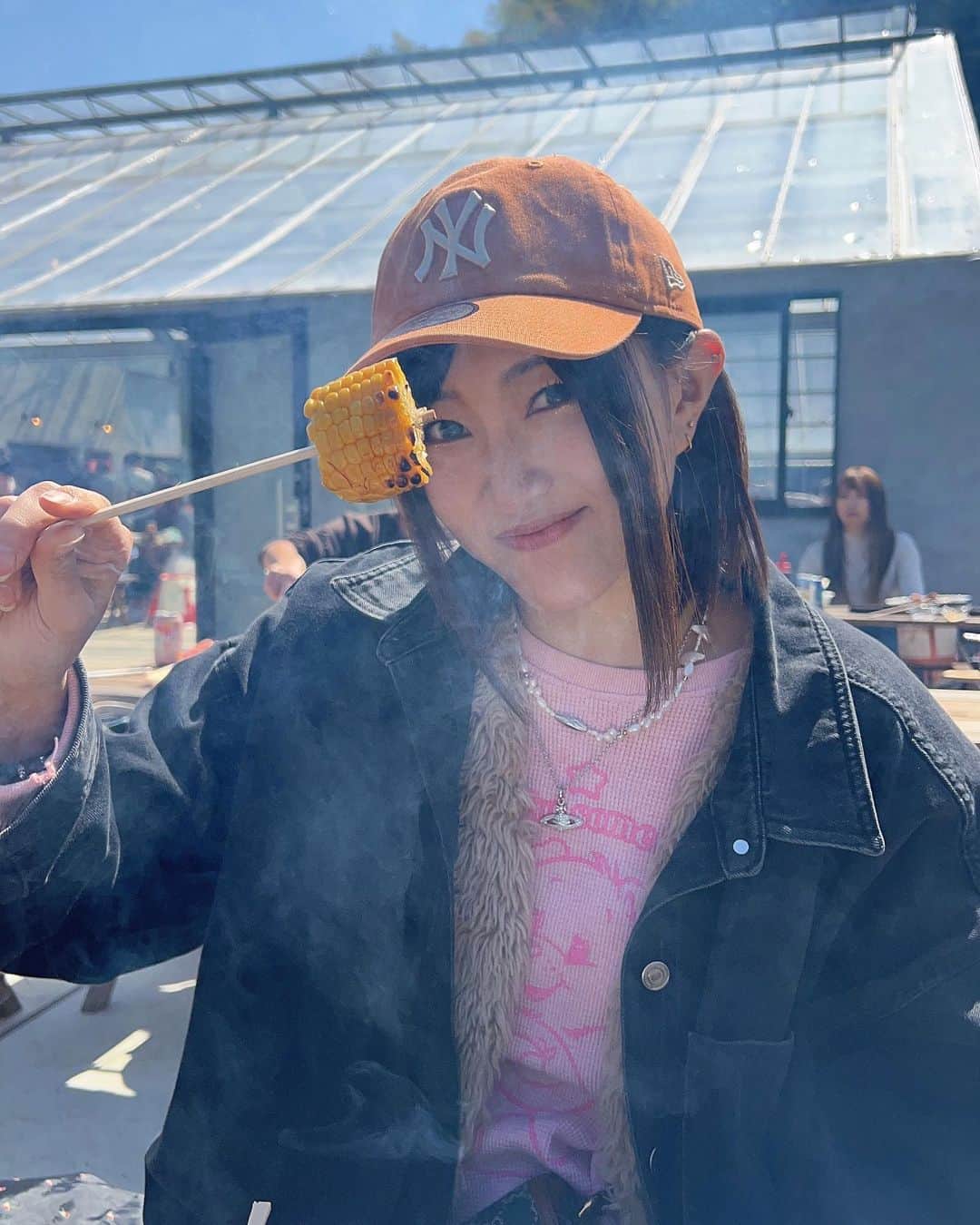 のインスタグラム：「🍺 or 🌽？  Un domingo, BBQ con mi familia :)」