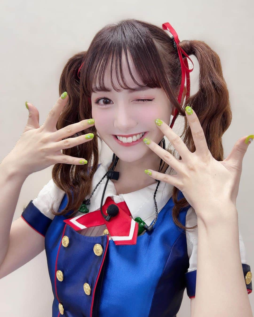 中川梨花のインスタグラム：「. 2023.03.11 #中野サンプラザ . #シャインポスト TINGS LIVE JOURNEY ep.02 “Re-Live” with HY:RAIN ＆ HOTARU . 紅葉カラー💚にTINGSみんなのカラーストーン💅🌈前日夜に自分でネイルしました🥰✨✨」