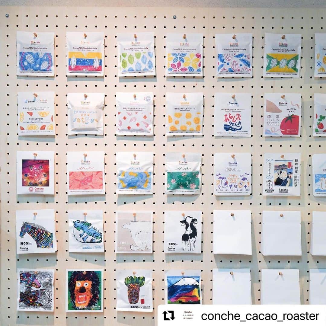 Concheのインスタグラム：「#Repost @conche_cacao_roaster with @use.repost ・・・ 《紙の袋だから可能な多彩なデザイン》  ㍿日本製紙のシールドプラス®︎を使った当社オリジナル袋は必要な袋を必要な枚数だけ制作できるため少量多品種の製造に適しています。  そのため個人法人を問わず少量のオーダーメイドにもお応えしております。 これまでにも式典の記念品やロゴ入りノベルティ、オリジナル商品開発などにご活用いただきお手伝いしてきました。  費用は中身の商品+袋代¥30から。 30袋以上のご注文で袋代は弊社負担にてご用意させていただきます。  気になった方はぜひお気軽にご相談ください。  外寸：110×95mm デザイン可能範囲：外周5mmを除く内側(100×85mm) 印刷機：汎用ページプリンター 色数：4cフルカラーがおすすめ 入稿：ai形式または画像データも可(*弊社制作の場合はデザイン費用が生じます)」