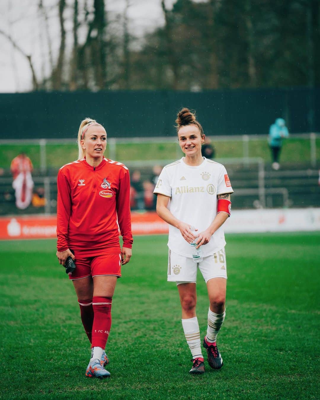 Lina Magullさんのインスタグラム写真 - (Lina MagullInstagram)「about yesterday… 3 points ✅🦾 @claudiamagull biggest fan ✅ @mandy_islacker 😘  #fcbayern #ladies #goodwin #butterchicken」3月19日 17時31分 - linamagull