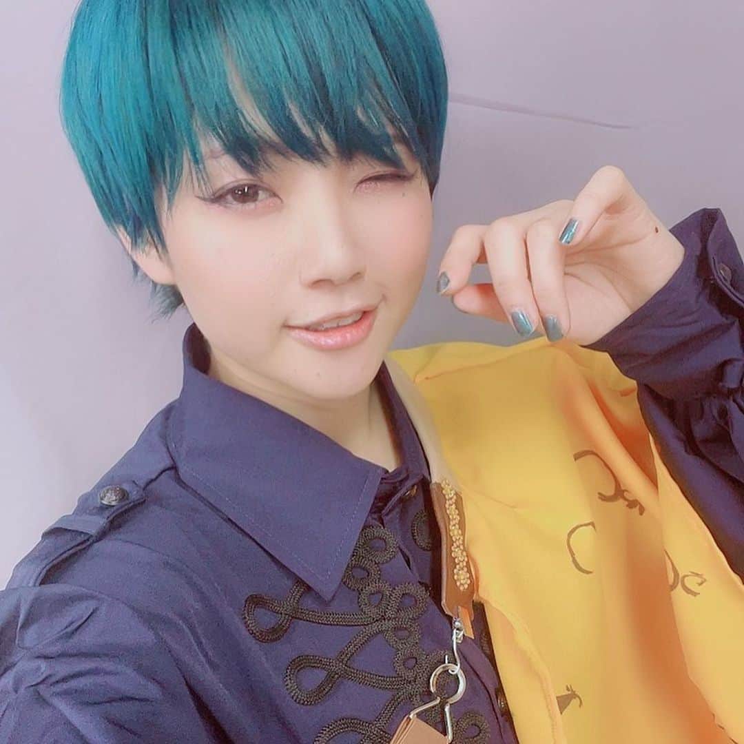 のインスタグラム：「【出演情報】 劇団虚幻癖 第19回本公演 『道化王』 3月29日(水)～4月2日(日) @萬劇場  Bチーム/フォユン役  チケット https://ticket.corich.jp/apply/215189/024/  初の劇団虚幻癖さん！ なかなか、ハードで毎日緊張してます。 才原の技量ではとっても難しく、悩んでる毎日ですが、 これがバシッと決まった時何かを得れる気がします。  梨夏とは残念ながら別班だけど、 梨夏の演じるランはフォユンと近しいキャラなので そういう楽しみ方もありかも？  才原演じるフォユンは、王宮に仕える兵士。 愛憎渦巻く中で、フォユンは何者なのか？ 個人的にはいい子だなって思ってます。 王宮の人たちの事を大切にしてる子です。  ホルムという国で起こるお話。 ファンタジーの世界に見えて、どこか現実と近しい感じもして、他人事じゃないようなそんなお話。  舞台を今年は少し減らすつもりではあるので ぜひこの機会に観に来てくれると嬉しいです✨  #舞台 #アクション #ファンタジー #道化王 #虚幻癖 #actress #stage #派手髪 #green」