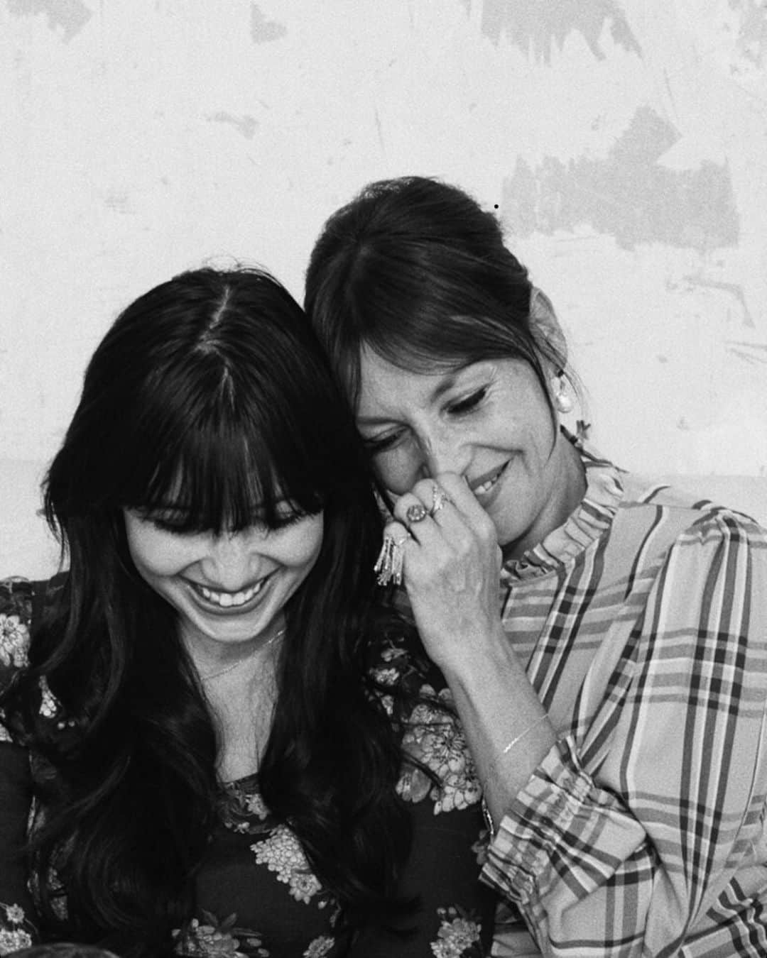 デイジー・ロウのインスタグラム：「A love letter to my mum-   I’ve always known that you were a very unique mum @pearllowe You wore see stilettos at the school gates & you were always so painfully cool & a good decade or two younger than everyone else’s mum. We listened to Nirvana, Portished, Elastica & Carly Simon together.  You dressed me in lace dresses and dr Marten boots & I haven’t really taken them off since.   Our bond is so special… You have always been my best friend. I still feel so privileged being your sidekick - you inspired my love of dancing, baking, writing and the importance of laughter! You always taught me that honesty is the best policy & Your mothers intuition has always astounded me & now that I’m on my journey into motherhood I have an even deeper appreciation for everything you poured into all of us throughout our lives.   Thank you mum… every day is Mother’s Day really.   I love you more than I’ll ever be able to express through words xxx」