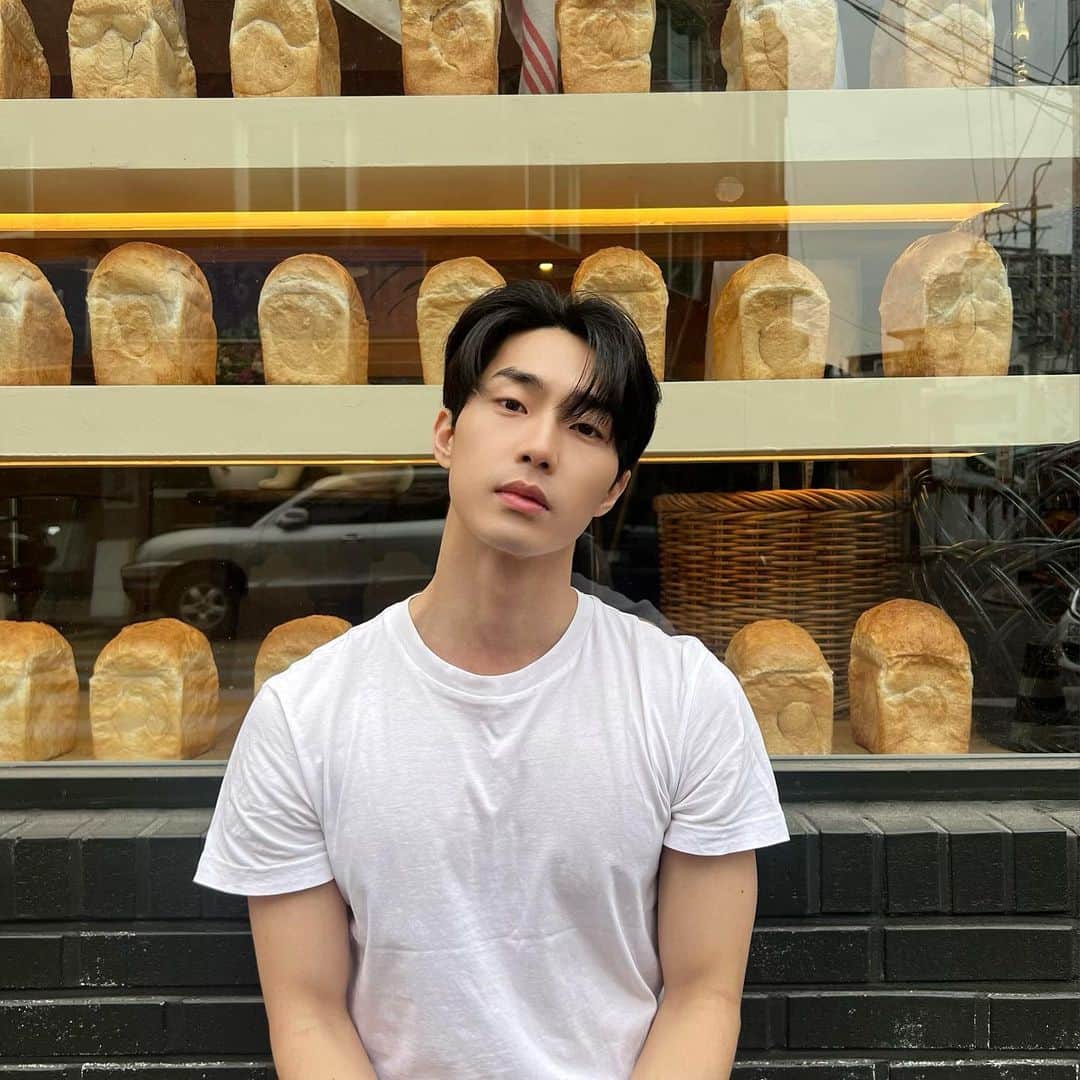 Jay のインスタグラム：「아이 라이크 빵」