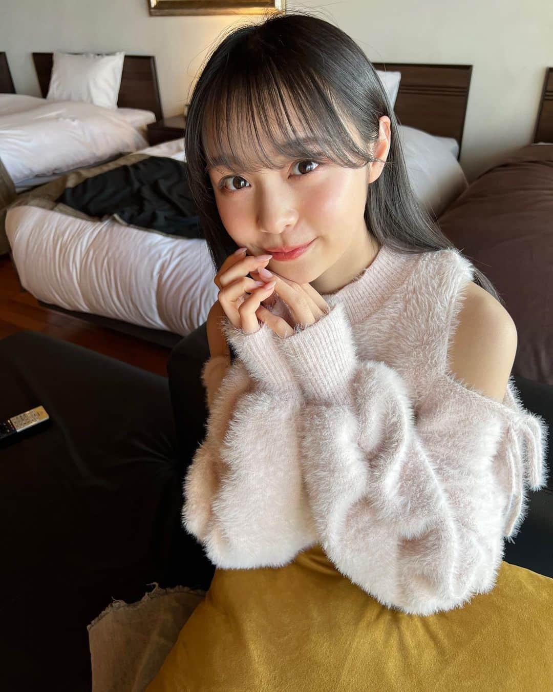 林芽亜里さんのインスタグラム写真 - (林芽亜里Instagram)「🎀 ⁡ 外を歩いていると、 桜が咲き始めていて卒業式を終えた袴姿の方を見かけました⸜(*ˊᵕˋ* )⸝‬ ⁡ 卒業される皆さんおめでとうございます🎓💐 ⁡ ⁡ 今年も満開の桜と写真撮りたいなぁ🌸 ピンクニットも春を感じる、、かな💭 ⁡ ⁡ #林芽亜里 #桜 #お花見」3月19日 17時54分 - meari__hayashi