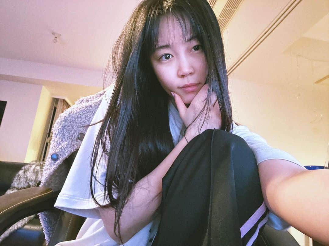 鷲尾伶菜のインスタグラム：「🎮🎧🎵💻 PS5でついにDiscordがでた。 @discord」