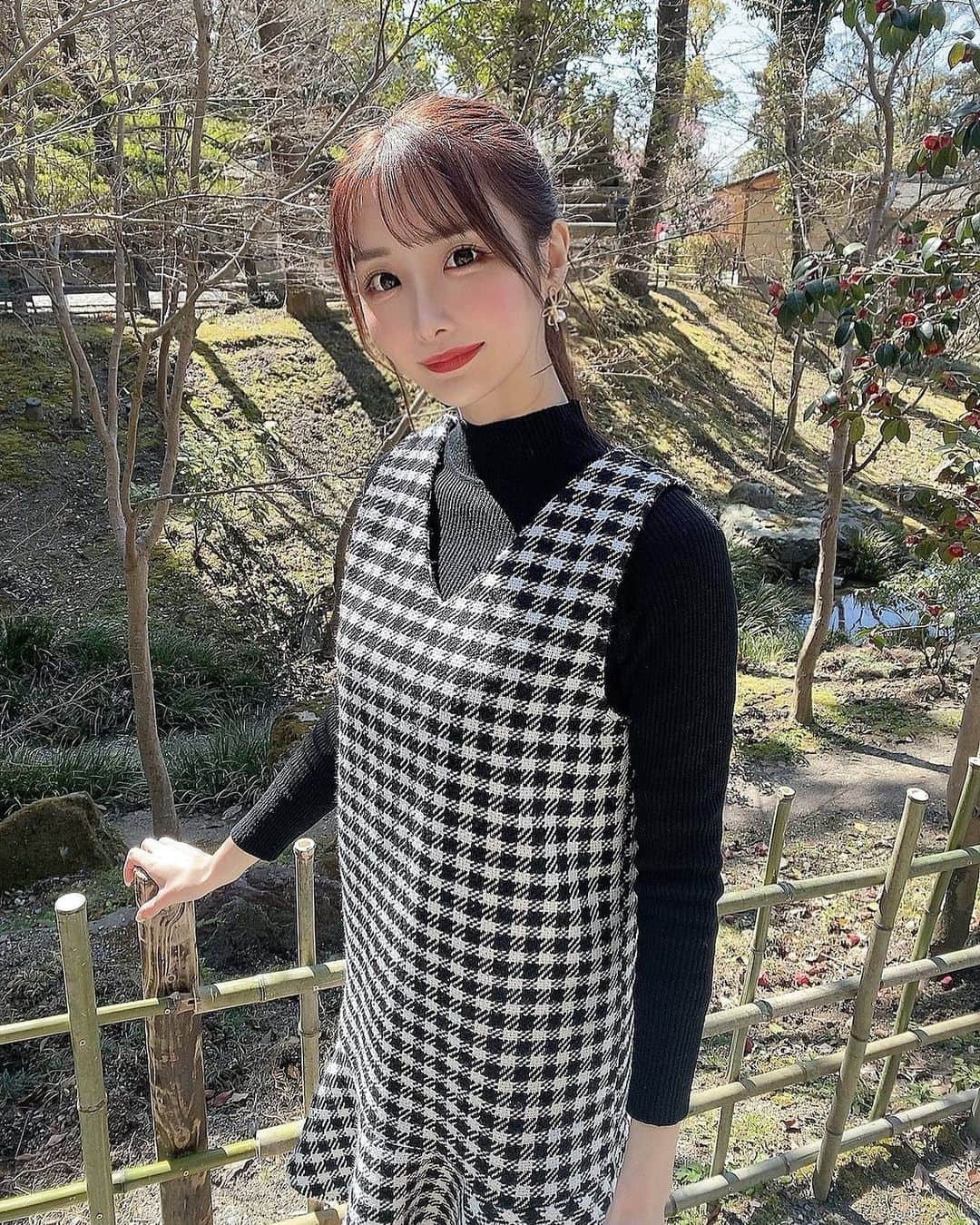 CHIEのインスタグラム：「伏見稲荷に行ってきた🌿 天気よくて最高です🫶🏻 . . . #京都 #京都観光 #伏見稲荷大社  #kyoto #网红#チャイボーグ #キャバ嬢」