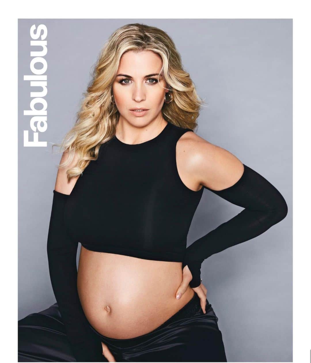 ジェマ・アトキンソンさんのインスタグラム写真 - (ジェマ・アトキンソンInstagram)「Thank you for having me for Mother’s Day @fabulousmag It’s nice I get to keep some glamorous photos of this pregnancy as apposed to the bra less in trackies with no makeup pictures I currently have! 😂 Wonderful team as always! ❤️」3月19日 18時12分 - glouiseatkinson