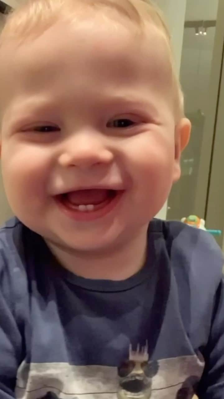 フェデスのインスタグラム：「Tanti auguri al nostro primo amore, 5 anni di ricordi indimenticabili insieme ❤️ Buon compleanno piccolo grande Leo 🦁」