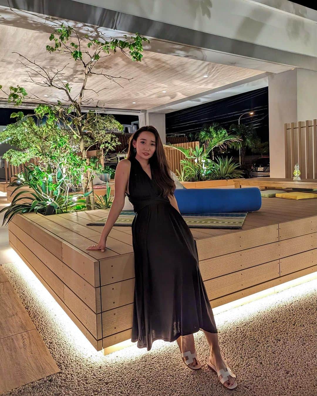 李 雨瀟のインスタグラム：「. 人って見かけによらず 何を考えてるかわかんないこともあるよね〜 もっと見極める力をつけたい。 . 今年はどこかバカンスに行きたいなっ たくさん海外回ってた日々が懐かしい。 ニューカレドニア、ハワイ、グアム、タイ、シンガポール、韓国、マレーシア、中国、カナダ、イタリア、フランス、フィリピン、モルディブ…どこも素敵だった〜。 . まだ行けてなくて行きたいところは、 ロサンゼルス、サントリーニ島、 あとはもう一回アマルフィーに行きたい🤭💕 . みんなが訪れてよかった国はどこ？🌍 . #yuxiao_travel #yuxiao_outfits  #travelgram #trip #女子旅 #旅女  #旅行好き #旅行コーデ #沖縄 #沖縄旅行」