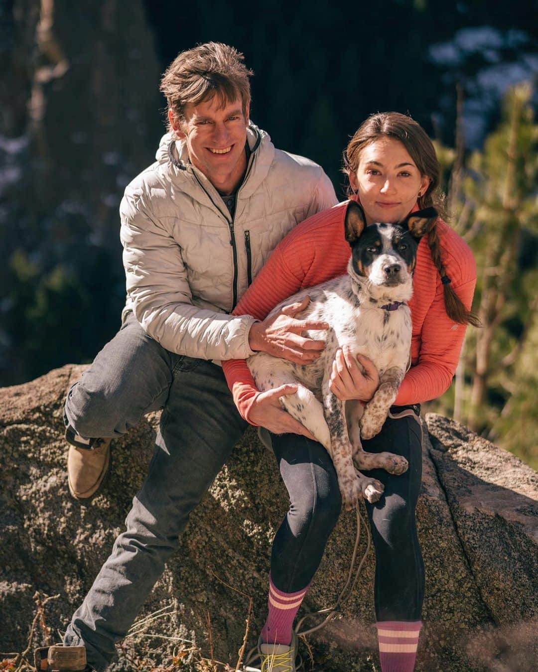 ペイジー・クラッセンのインスタグラム：「It’s been two years since I decided, on a whim, that we NEEDED a dog in our lives. After scouring the internet for 8 hours a day for a week, I found Freya on Craigslist. Her owners had trained her to perfection, but couldn’t give her enough exercise. Her ears had a “lean with it, flop with it” vibe that won over Arjan, who was very against my sudden need to adopt a dog. She hopped in our car like we’d always been her people (to this day, she would gladly hop into any stranger’s car without looking back). Loyalty isn’t her strong suit, but being the gentlest and most playful doggie sister to Larkin definitely is. She’s the best and we love her and life has been 1000% funnier and more action packed since she entered our scene.  Photo by @tarakerzhner on Freya’s first ever hike, a few days after we got her. I was convinced she wasn’t going to make it, and made us stop to rest about 50 times.」