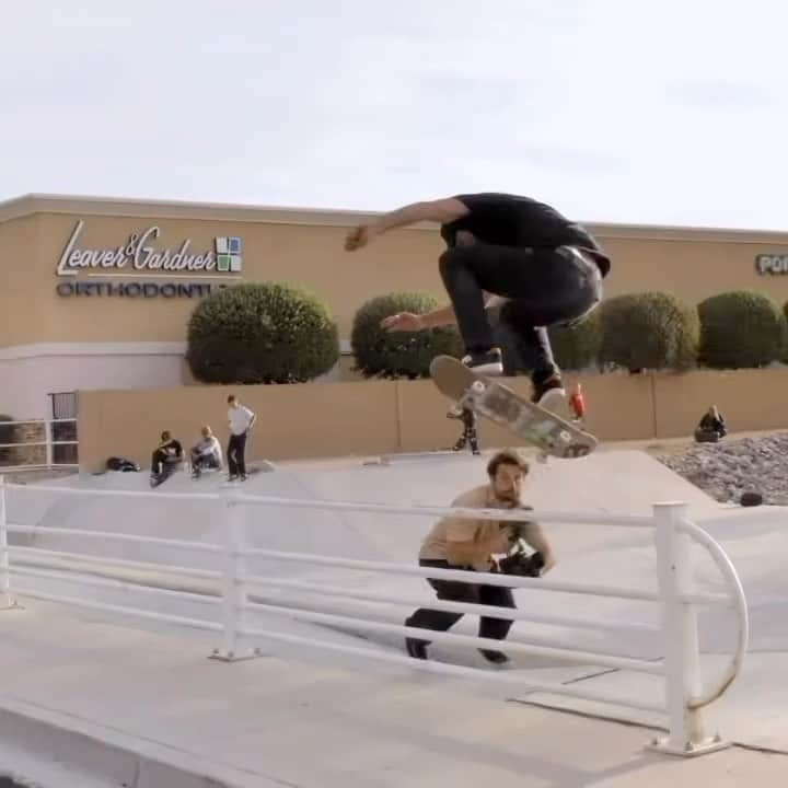 マット・バーガーのインスタグラム：「“Saguaro’s and Swellbows” tour video is live up on @thrashermag @boneswheels 🌵 🎰 ☀️」