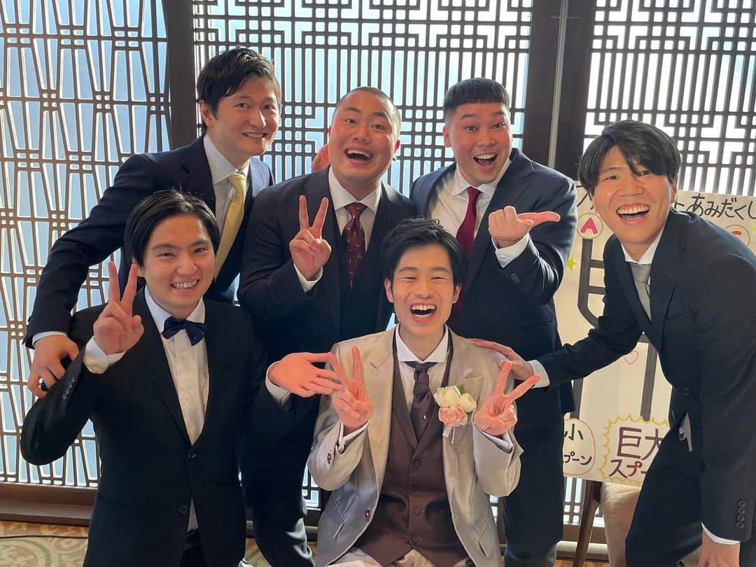 狩野大のインスタグラム：「Gパンパンダ星野の結婚式！ LUDOで撮ろうってなりました。 ハナコの岡部さんもここに加わったのエモい！ 大学の頃お笑いロボットだった星野がこの日は最高に人間してて男で幸せそうだった。おめでとう！」