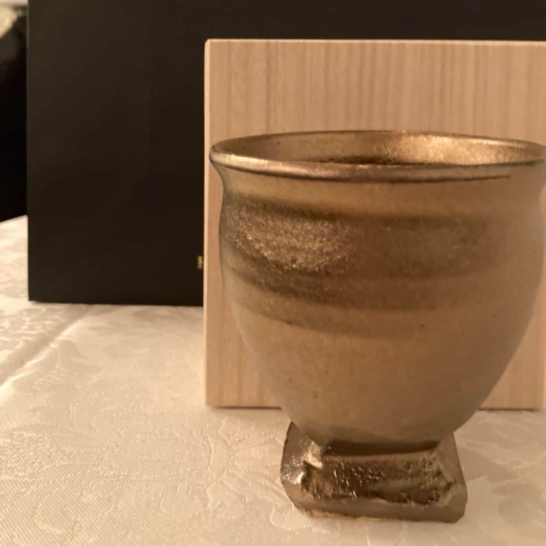 のインスタグラム：「先日ご紹介したインザムードのゴールドカップ😊 演出や、催し物の当たりとしても大人気です^ ^ 唯一1個だけ注文できる貴重なカップでゲスト様をビックリさせましょう‼️ #ホテルモントレ大阪  #駅近ホテル結婚式 #結婚式 #ウェディング #モントレウェディング #プレ花嫁  #インザムード」