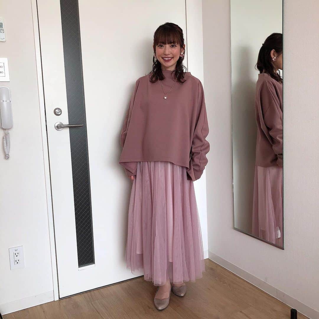 奈良岡希実子のインスタグラム：「きょうのミヤネ屋の衣装です☺️ 春色ですなあー！ #PR #ミヤネ屋 #気象予報士 #衣装 #トップス #aries_official_acct  さん #いつもありがとうございます」