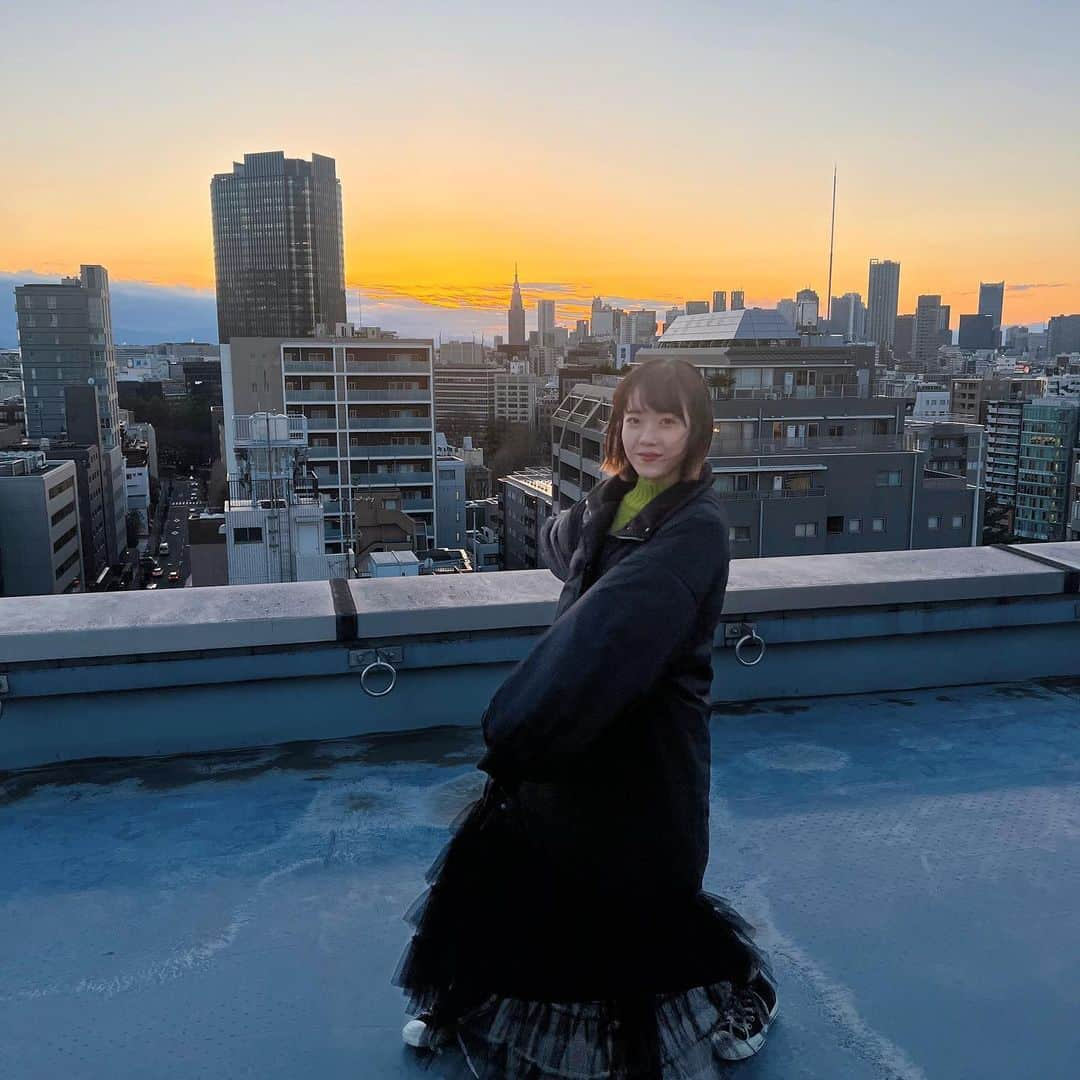 早希さんのインスタグラム写真 - (早希Instagram)「夕日の中パシャパシャ撮ってもらった📸」2月23日 19時18分 - saki_ikas428