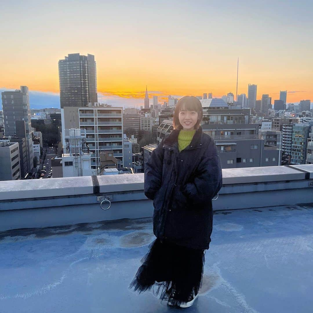 早希さんのインスタグラム写真 - (早希Instagram)「夕日の中パシャパシャ撮ってもらった📸」2月23日 19時18分 - saki_ikas428