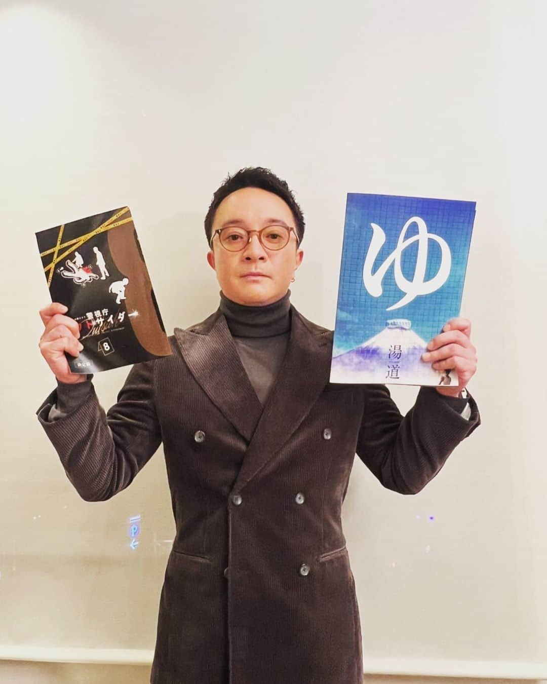 濱田岳のインスタグラム：「湯道の舞台挨拶行ってきました♨️❗️ あったかい映画に参加できて、 幸せでした♨️ お客様もありがとうございました❗️ 嬉しかったです❗️  アウトサイダー。 ひんやりします… 確信に迫ってる… ドキドキ… 今夜です…  #映画 #湯道 #本日 #公開  #銭湯 #温泉 #♨️   #ドラマ #アウトサイダー  #今夜」