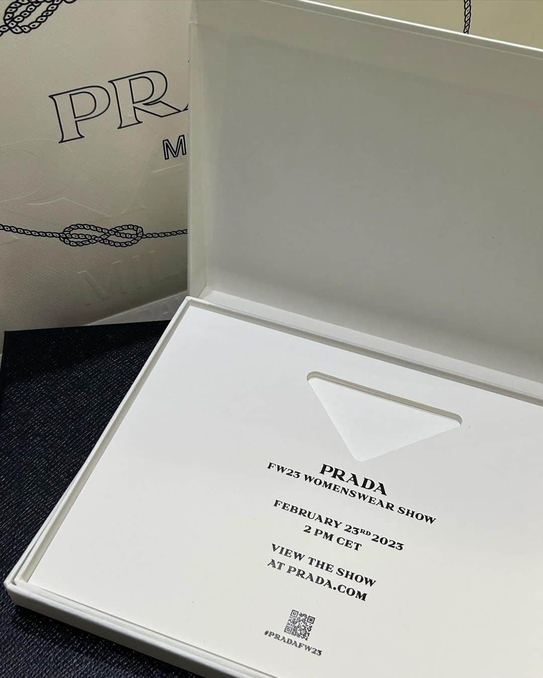 ヘリ さんのインスタグラム写真 - (ヘリ Instagram)「@Prada #PradaFW23 and #PradaMoon  미우치아 프라다와 라프 시몬스가 함께하는 프라다 FW23 컬렉션.  2023년 2월 23일 오후 10시 💖」2月23日 19時36分 - hyeri_0609