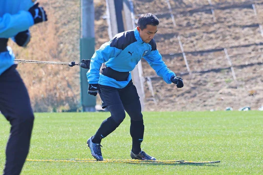 チャナティプ・ソングラシンのインスタグラム：「👌🏽💪🏼 @mizunothailand  @mizuno_football_jp」