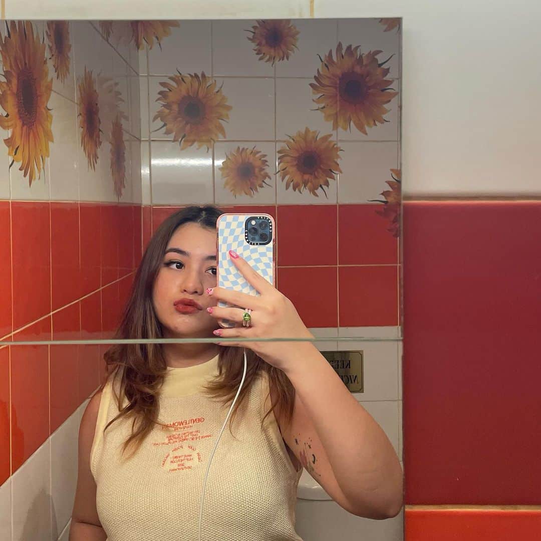タリア・イファンカ・エリサベスのインスタグラム：「mirror selfie>>>>」