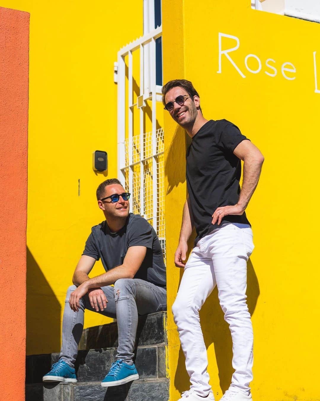 ジャン＝エリック・ベルニュのインスタグラム：「Roses are red, wall is yellow 📸 @dppiimages #boss」