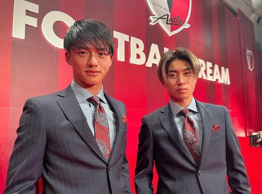 常本佳吾のインスタグラム：「2023年 NEWYORKERの新スーツ！  #NEWYORKER #鹿島アントラーズ #常本佳吾  #荒木遼太郎」