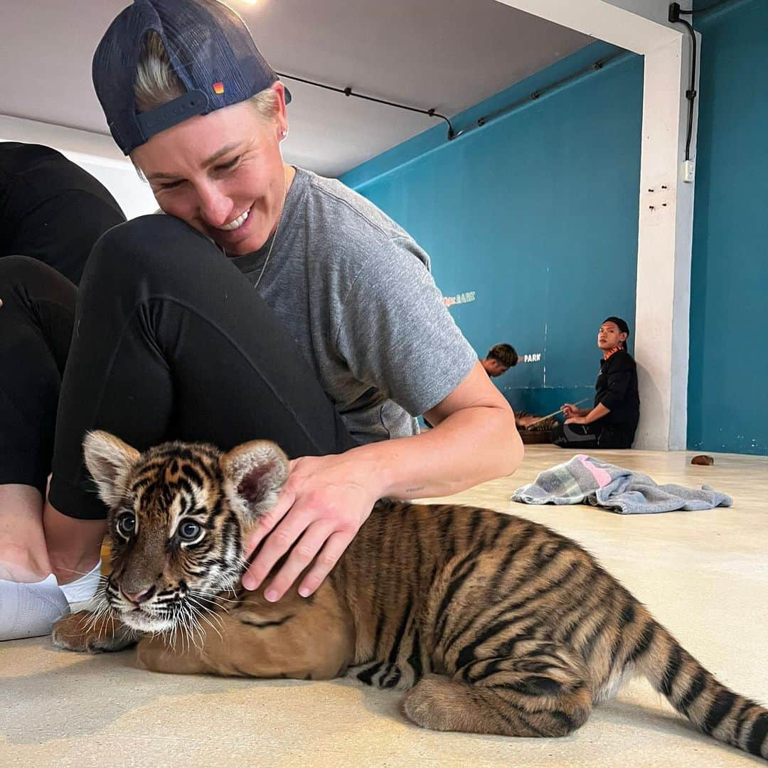 ライアン・オウトゥールのインスタグラム：「I love animals ❤️」