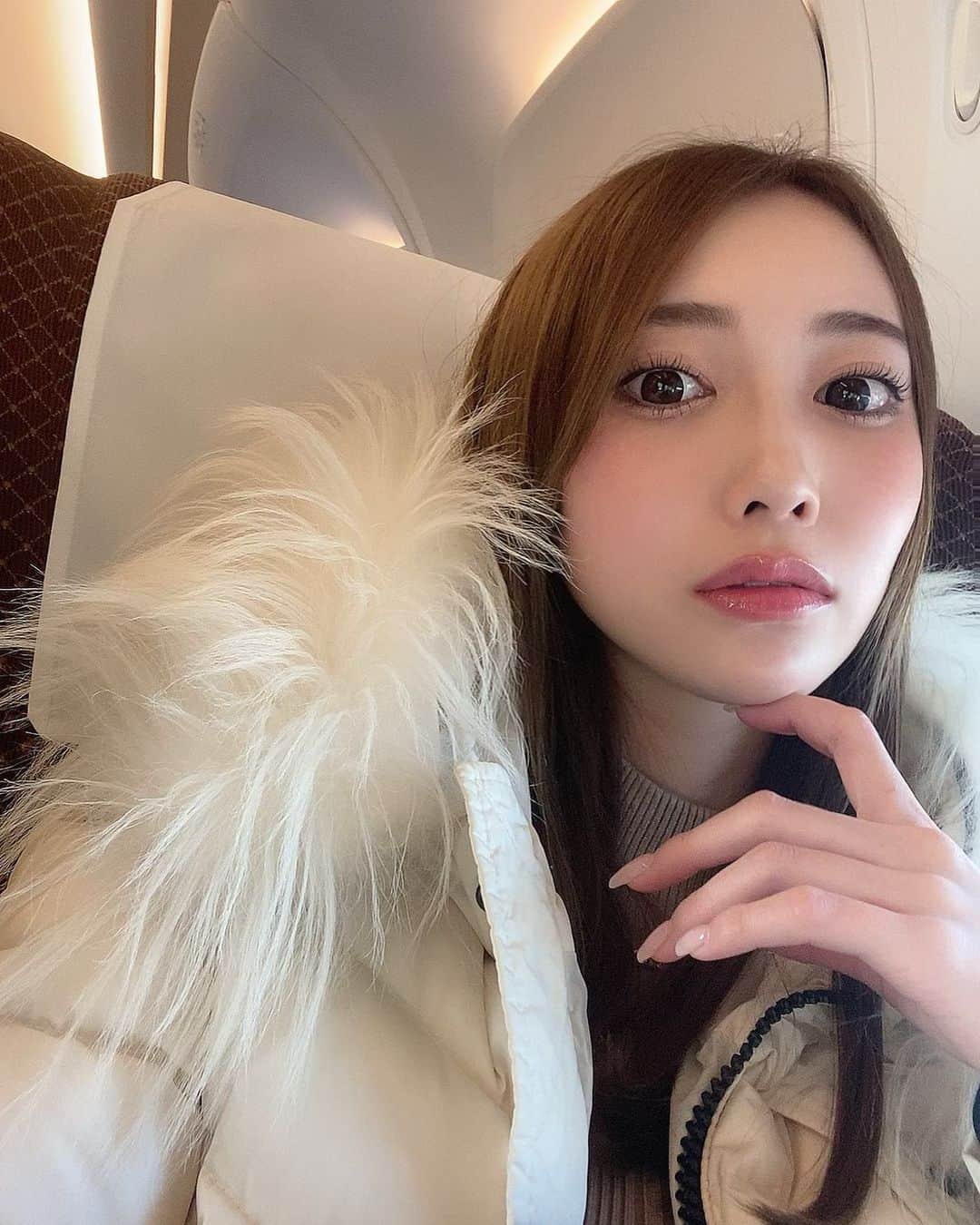 春川桃菜のインスタグラム：「これは先月👯‍♀️❤️‍🔥かわいいサングラスが欲しい😎スッピンでお外出ることが多いから日差しがかなり気になる。 そばかすちゃん、増えたくないよ🕶️🙀」