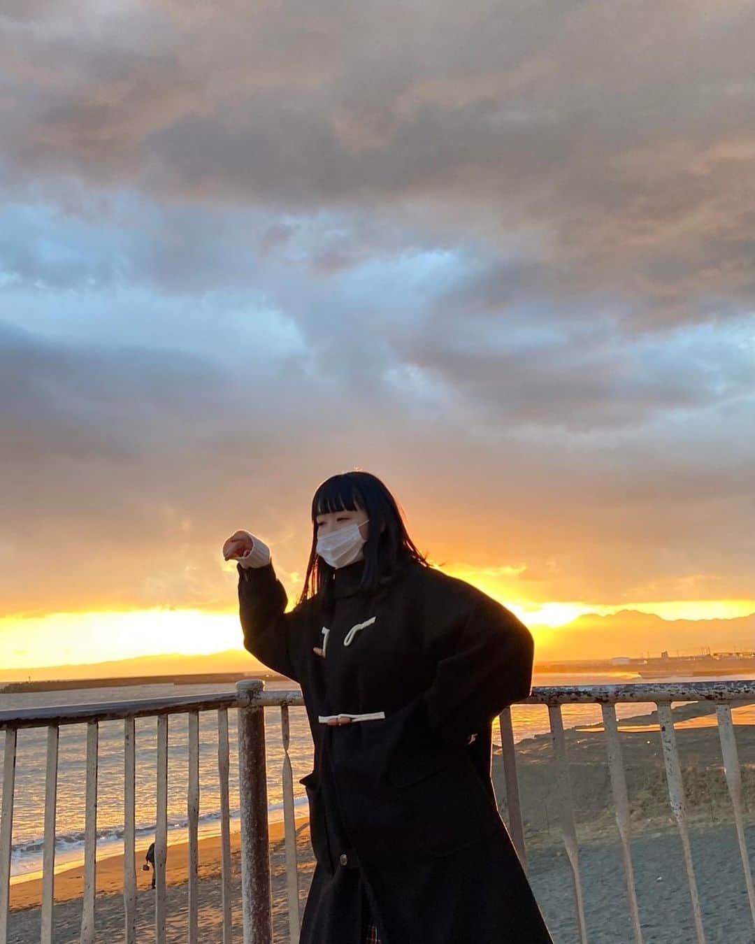 中村千尋さんのインスタグラム写真 - (中村千尋Instagram)「夕陽と撮ってもらったらかっこよくなった」2月23日 20時39分 - nanakanakamurachihiro