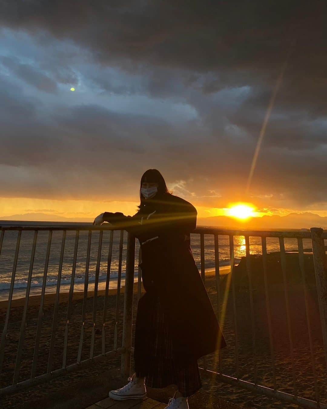 中村千尋さんのインスタグラム写真 - (中村千尋Instagram)「夕陽と撮ってもらったらかっこよくなった」2月23日 20時39分 - nanakanakamurachihiro