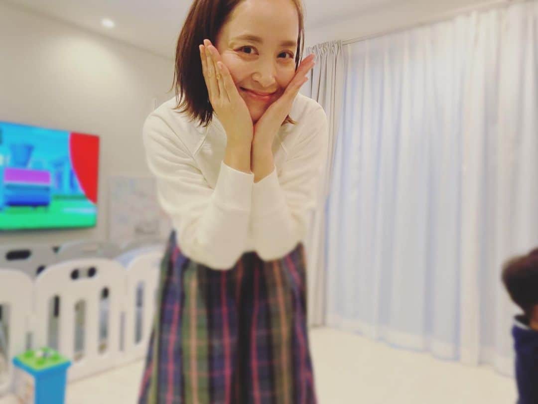 のインスタグラム：「おしらせ🤍 ・ あすの出演のお知らせです🍩 ・ ・ NHK  夕方5時〜 ニュース きん５時 ・ 出演します🐣❣️ 全国放送ですぅ👏🏻💕 ぜひチェックしてください☺️ ・ ・ ちなみにこの写真は おともだち(4才)が撮ってくれたもの🤳💕 ・ ・ ・ #たけだのおしごと #nhk #きん5時 #きんごじ #🤍」