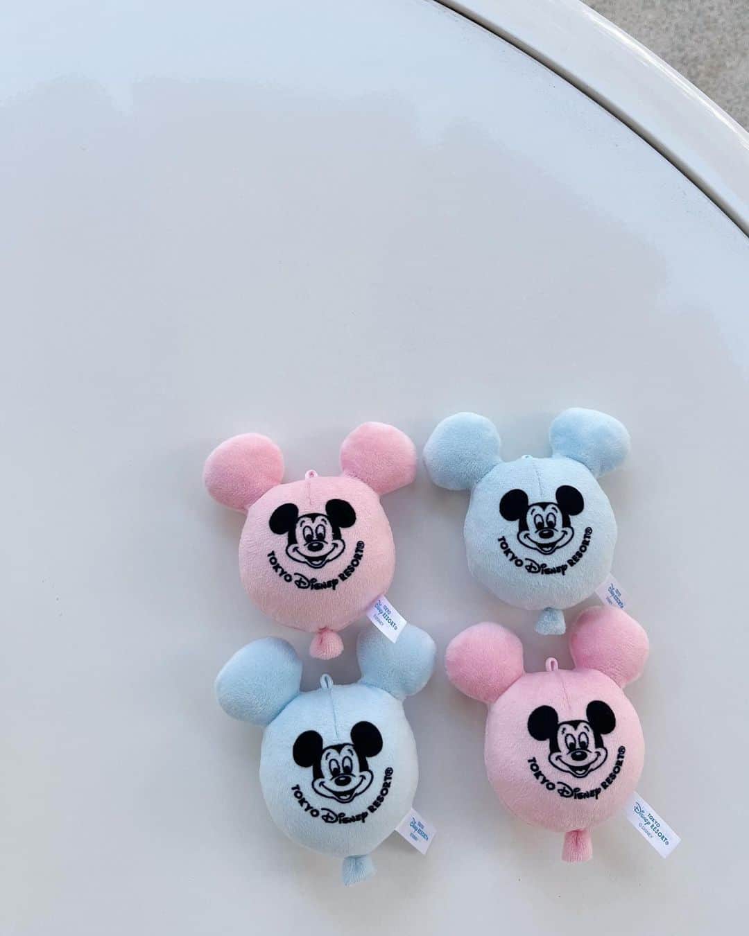 SHIHORINさんのインスタグラム写真 - (SHIHORINInstagram)「𓍣  ˗ˏˋMickey Balloon Goods ˎˊ˗   今日から発売のミッキーバルーンシリーズ🎈  マグネットとモップをget♡ マグネットは早速冷蔵庫に付けた☺️ 可愛い〜🥺🎈  #shihorin__disney #disney #disneygoods #mickeyballoon #mickeyballoons #ミッキー #ミッキーマウス #ディズニーグッズ #ミッキーバルーングッズ #ミッキーバルーン #おうちディズニー #ディズニー新商品」2月23日 20時44分 - shihoriiin49