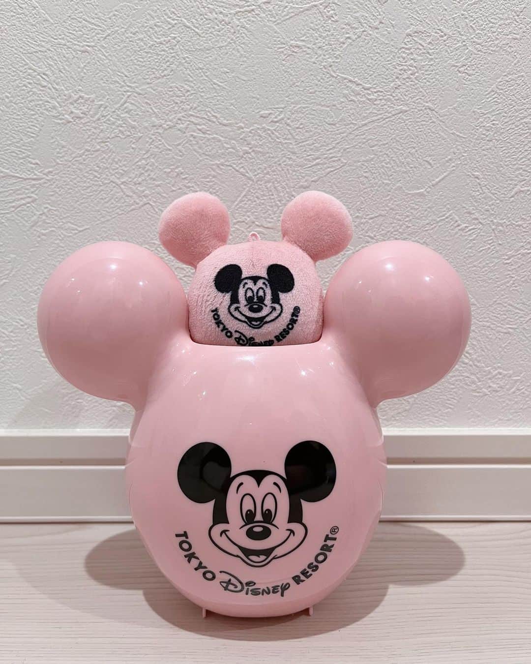 SHIHORINさんのインスタグラム写真 - (SHIHORINInstagram)「𓍣  ˗ˏˋMickey Balloon Goods ˎˊ˗   今日から発売のミッキーバルーンシリーズ🎈  マグネットとモップをget♡ マグネットは早速冷蔵庫に付けた☺️ 可愛い〜🥺🎈  #shihorin__disney #disney #disneygoods #mickeyballoon #mickeyballoons #ミッキー #ミッキーマウス #ディズニーグッズ #ミッキーバルーングッズ #ミッキーバルーン #おうちディズニー #ディズニー新商品」2月23日 20時44分 - shihoriiin49