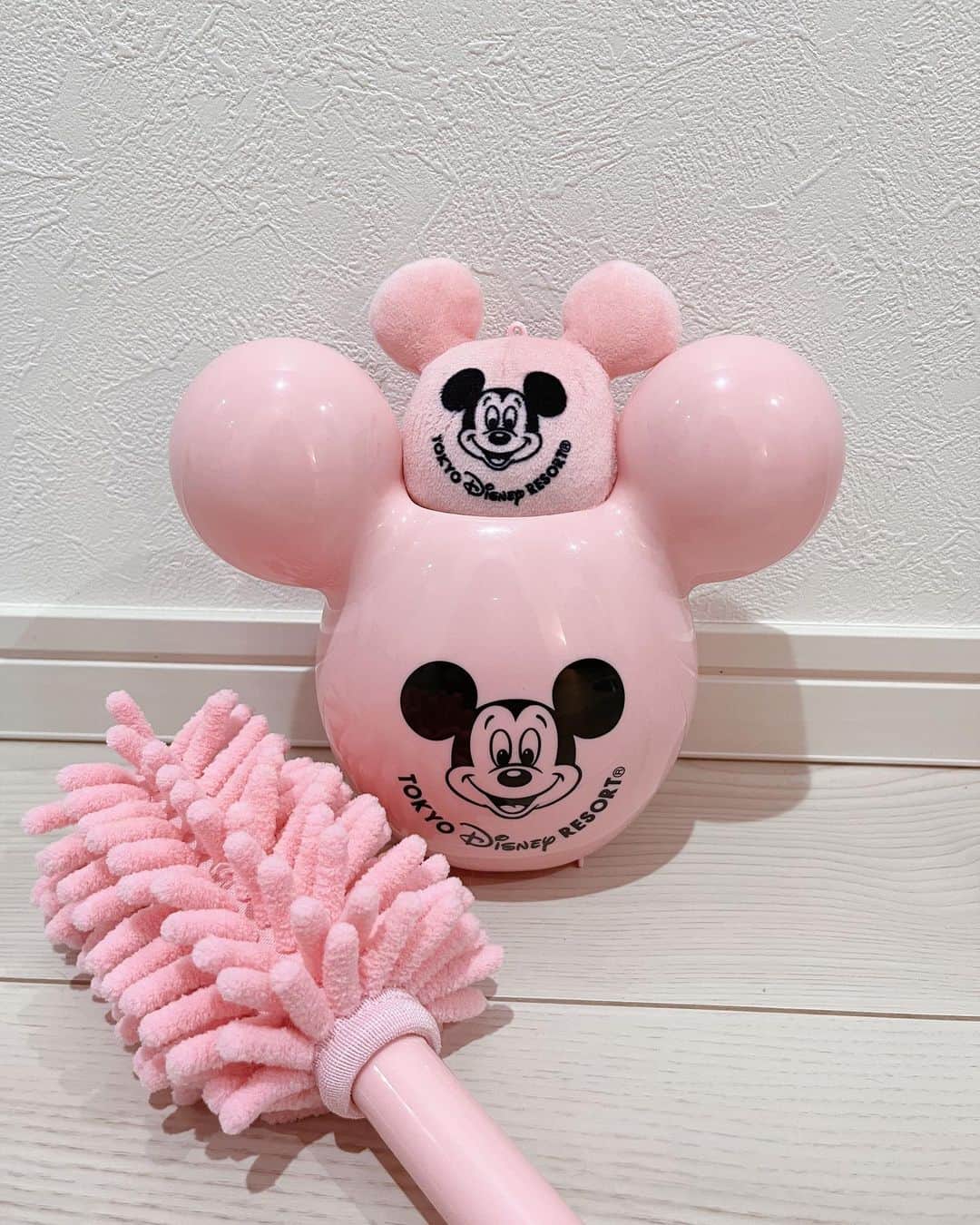 SHIHORINさんのインスタグラム写真 - (SHIHORINInstagram)「𓍣  ˗ˏˋMickey Balloon Goods ˎˊ˗   今日から発売のミッキーバルーンシリーズ🎈  マグネットとモップをget♡ マグネットは早速冷蔵庫に付けた☺️ 可愛い〜🥺🎈  #shihorin__disney #disney #disneygoods #mickeyballoon #mickeyballoons #ミッキー #ミッキーマウス #ディズニーグッズ #ミッキーバルーングッズ #ミッキーバルーン #おうちディズニー #ディズニー新商品」2月23日 20時44分 - shihoriiin49