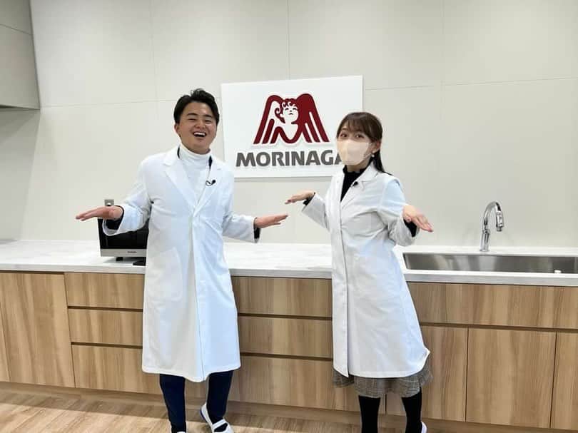 大野晃佳さんのインスタグラム写真 - (大野晃佳Instagram)「#ツキいちanna  ゆうきねえやんと森永製菓さんに潜入してきました！！  お菓子がもう沢山で…  めっちゃ興奮しました🤤  @emi_yuuki   #森永ポーズ #合ってます？  #こちらも明日放送です❗️」2月23日 20時45分 - ytv_akiyoshi.ohno