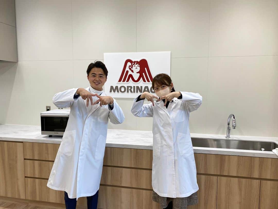 大野晃佳さんのインスタグラム写真 - (大野晃佳Instagram)「#ツキいちanna  ゆうきねえやんと森永製菓さんに潜入してきました！！  お菓子がもう沢山で…  めっちゃ興奮しました🤤  @emi_yuuki   #森永ポーズ #合ってます？  #こちらも明日放送です❗️」2月23日 20時45分 - ytv_akiyoshi.ohno