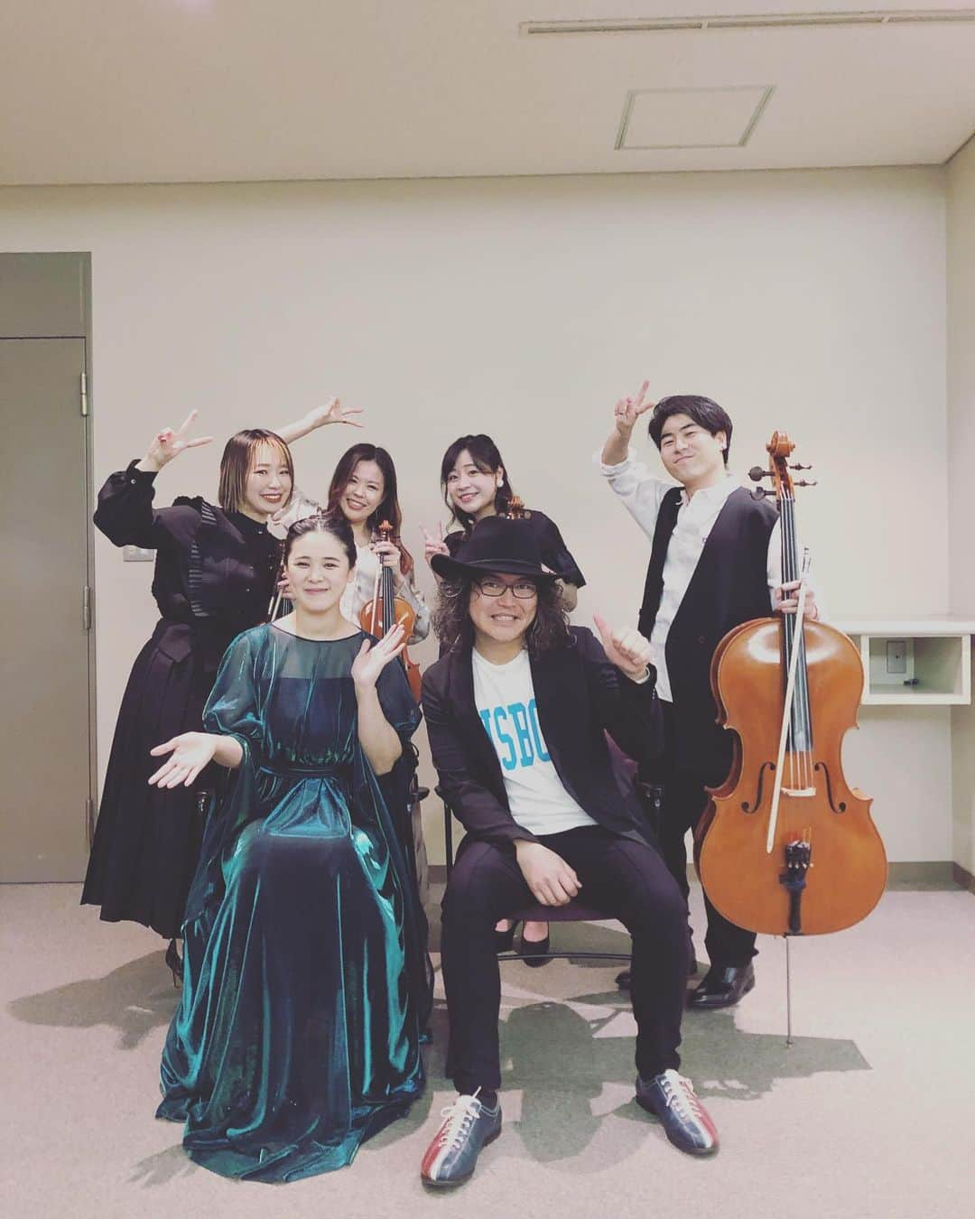 手嶌葵のインスタグラム：「手嶌葵 Premium Concert 2023～Piano ＆ String Quartet～ 2023年、始まりました☺︎  浜松からスタート！遊びに来て下さった皆様☺︎ありがとうございました。 楽しかったし、餃子も美味しかった☺︎またお会いしましょうね！  葵🌹  #手嶌葵　 #静岡県  #アクトシティ浜松   #向江陽子 さん #西原史織 さん #真藤敬利 さん #大辻ひろの さん #飯島奏人　さん  #aoiteshma #concert」