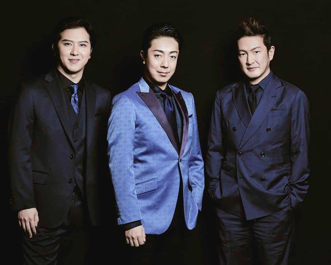 GLITTERさんのインスタグラム写真 - (GLITTERInstagram)「【尾上菊之助×中村獅童×尾上松也 interview】 『新作歌舞伎 ファイナルファンタジーX』開幕迫る！不朽の名作に挑む覚悟と熱誠  「ファイナルファンタジー」シリーズ屈指の人気作『ファイナルファンタジーⅩ』が歌舞伎×圧巻の映像を駆使し、IHIステージアラウンド東京でまもなく開幕を迎える。 会場となるIHIステージアラウンド東京は、周囲を取り囲む360度全てに展開されるステージと回転する観客席に、映像、音楽、照明など画期的な方法で融合することで、他では決して味わえない刺激的なエンターテイメント体験ができる。 超巨大スクリーンに映し出される『ファイナルファンタジーX』の圧倒的な映像世界に没入できるのも大きな魅力だ。 この壮大な世界観で届けられる本作は、【ティーダとユウナの物語】【白熱のブリッツボール】【異界送り】【ラストバトル】など見どころ満載かつ、物語の始まりから終わりまでを前後編にわたって描く。 公演が発表された時から多方面で注目されている本作の企画・演出、そして主人公・ティーダを演じる歌舞伎俳優の尾上菊之助と、アーロン役の中村獅童、シーモア役の尾上松也。 3人のそれぞれの作品への想いや、媒体名『GLITTER』にかけて、“輝く秘訣”を訊いた。  #FFX歌舞伎 @ff10_kabuki  #ファイナルファンタジー #尾上菊之助 @onoekikunosuke  #中村獅童 @shido_nakamura  #尾上松也   インタビューはWEBにて公開中✔︎ ▼ https://glitter-official.com/2023/02/ff10-interview/  ■𝐺𝐿𝐼𝑻𝑻𝑬𝑹_𝑶𝑵𝑳𝑰𝑵𝑬■ ■NEWSやトピックス、WEB限定記事を配信中■ @glitter.mag ▶︎プロフィールからリンク  #GLITTER #グリッター　 #glittermagazine #glitter #雑誌GLITTER  Photos Hirohisa Nakano Words Eriko Takahashi Edit Kaori Watabe」2月23日 21時35分 - glitter.mag