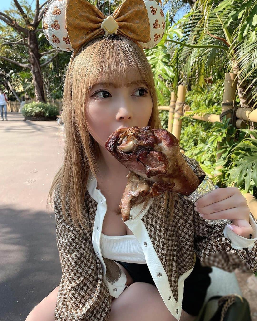 のインスタグラム：「Hong Kong Disney🐭🇭🇰  #グラビア #コスプレ　#gravure #モデル　#性感美女　#性感 #外拍 #cosplay #アイドル #性感内衣　#모델　#그라비아」