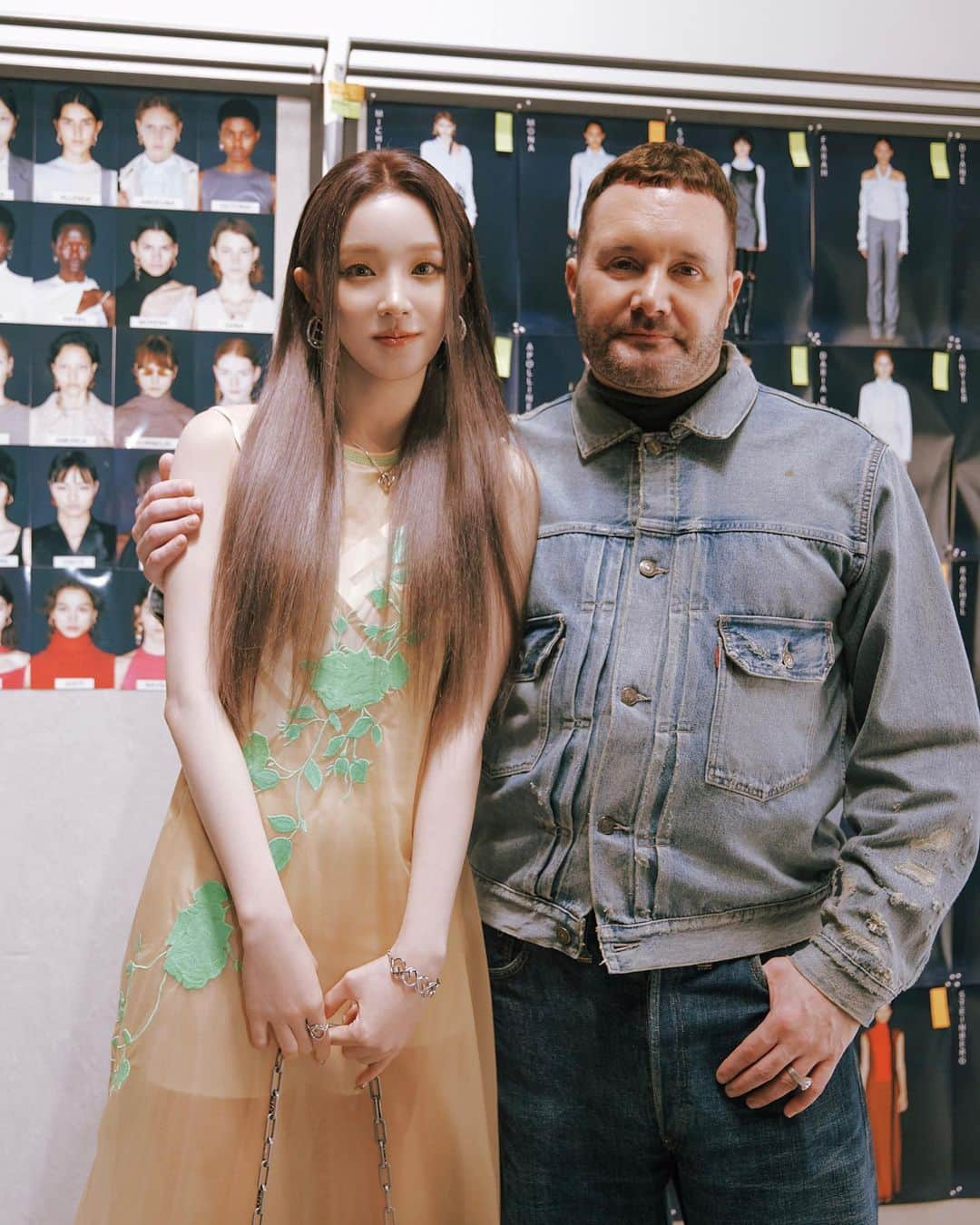 ウギさんのインスタグラム写真 - (ウギInstagram)「Thanks for inviting me to the FendiFW23 fashion show ❤️❤️❤️So glad to meet my friends here and enjoy the show together 😊 This season is just on fire !!🔥 Respect all the efforts and all the talents that Fendi shows us!! Love ya Fendi family ❤️❤️❤️  #FendiFW23 #Fendi  @fendi @mrkimjones @silviaventurinifendi @delfinadelettrez」2月23日 21時33分 - yuqisong.923