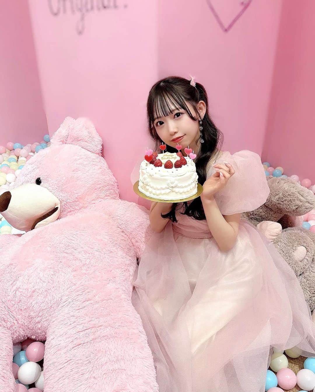 畑美紗起のインスタグラム：「生誕祭イベント🍰🥂  3/25(土) @ Theater Mixa OPEN 16:00 / START 17:00  みなさんぜひきてください🥺🤍 会えるのたのしみにしてるね∩^ω^∩  ただいま先行抽選受付中です！ 2/26(日)23:59まで まってるね🫶🏻  🎫¥9,750+税 　2s記念撮影・ポストカード(仮)サイン会付き 🎫¥7,250+税 　2s記念撮影付き  ticketvillage.jp/events/12096  #畑美紗起」